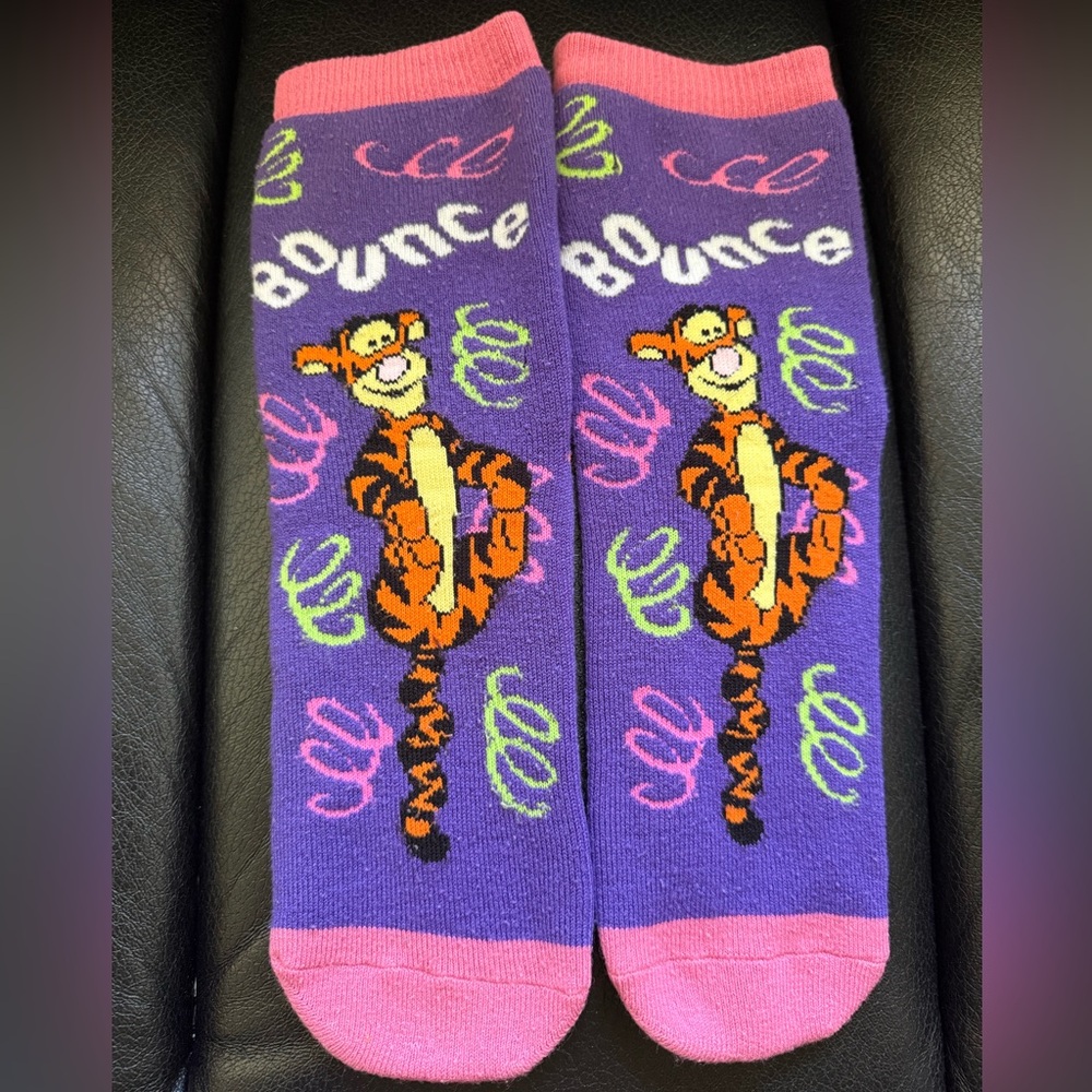 Disney Tigger Winnie the Pooh Grip Purple Pink Bounce Tall Socks GUC